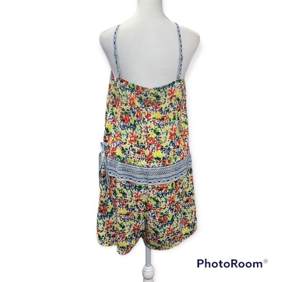 cabi Floral Fiesta Shorts Romper Size Small - Picture 4 of 9